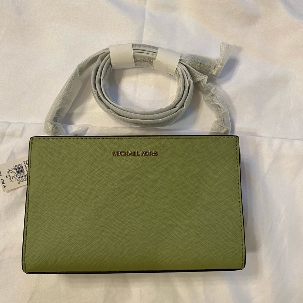 NWT Michael Kors Sheila Small Non-Vegan Leather Crossbody Bag